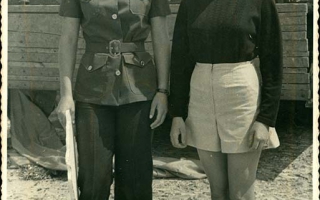'Solange e Estela Maris durante desfile cívico 1960 a 1979