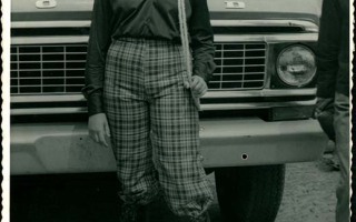 'Lucimar Alvarenga com uniforme durante desfile cívico 1960 a 1979