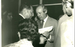 'Aureliano Chaves, governador do Estado, com Binga  Década de 1970