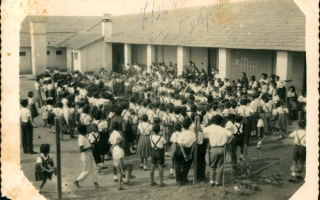 'Hora esportiva na Escola Estadual Deiró Borges, no dia 7 de setembro de 1955 década de 50