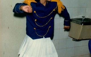 'Apresentação de número artístico, na foto de pé Renata Ávila' década de 80