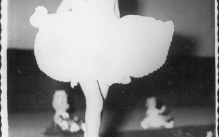 Menina desfilando no Cinema. 1960-1969