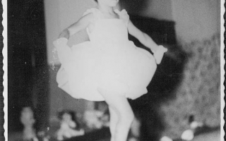 Menina desfilando no Cinema. 1960-1969