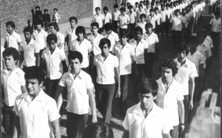 Desfile de estudantes uniformizados. 1970-1979