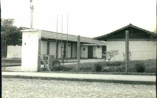 'Frente da Escola Municipal Joaquim Domingos' década de 60