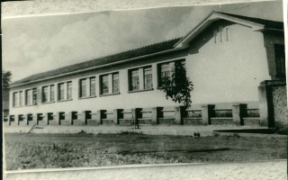 'Frente da Escola Estadual Deiró Borges' década de 60