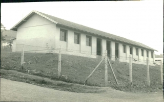 'Vista do Centro Municipal de Educação Infantil Júlio César localizado no bairro Lázro Leite década de 70