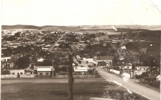 'Vista da cidade de Campos Altos de um ponto não identificado década de 60