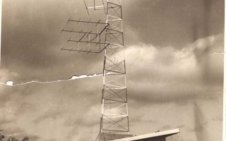 'Torre de antena de Campos Altos, fotografia sobreposta década de 70
