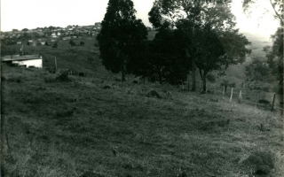 'Vista da cidade de Campos Altos ao fundo, região do Matadouro Municipal. década de 60