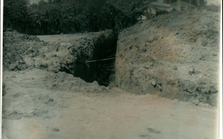 'Construção da rede de esgoto na cidade de Campos Altos em um local não identificado década de 70