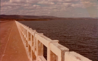 'Ponte sobre rio, local não identificado década de 80