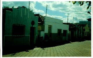 'Fachadas da Rua Sagrado Coração de Jesus, conhecida como Rua do Pito Aceso, na foto pessoas não identificadas ano 2000