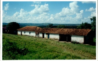 'Residência em estilo colonial da Fazenda Capoeira Funda ano 2000
