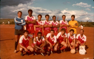 'Delveia, Zé do Carmo, Luiz Tomé, Sílvio, Edésio, Joãozinho e outros da Equipe Construtora Brasil'  década de 80