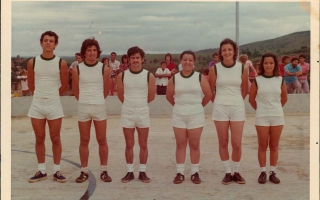 Aparecida formando uma equipe esportiva década de 80