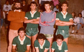 'Time de futebol de salão com uniforme verde. Ronan, Moisés, Weber e outros.' década de 80