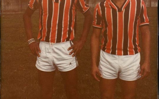 'Dois jogadores de futebol. Rildo e Luiz da Geralda Tomé'  década de 80