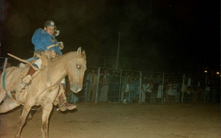 'Peão montado em cavalo na arena década de 90