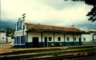 'Estação Ferroviária de Campos Altos em um  dia nublado década de 90