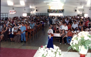 'Missa no Segundo Santuário de Nossa Senhora Aparecida no dia 12 de outubro década de 90